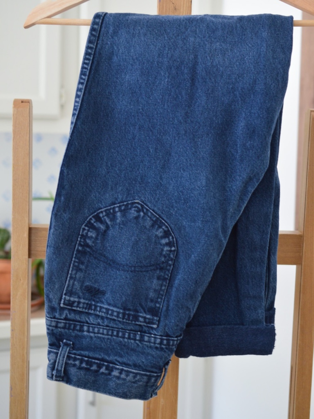 Vintage Chic High Waisted Tapered Mom Jeans Dark Wash Denim